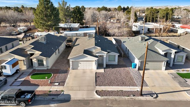 389 PLATEAU Drive, Socorro, TX 79927
