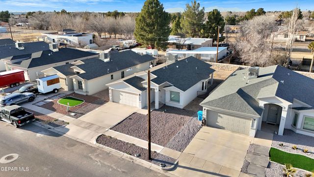 389 PLATEAU Drive, Socorro, TX 79927