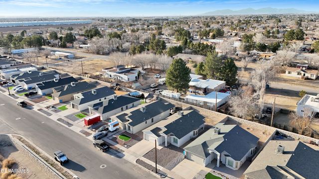 389 PLATEAU Drive, Socorro, TX 79927
