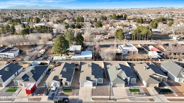 389 PLATEAU Drive, Socorro, TX 79927