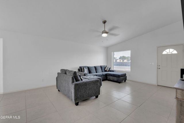 389 PLATEAU Drive, Socorro, TX 79927