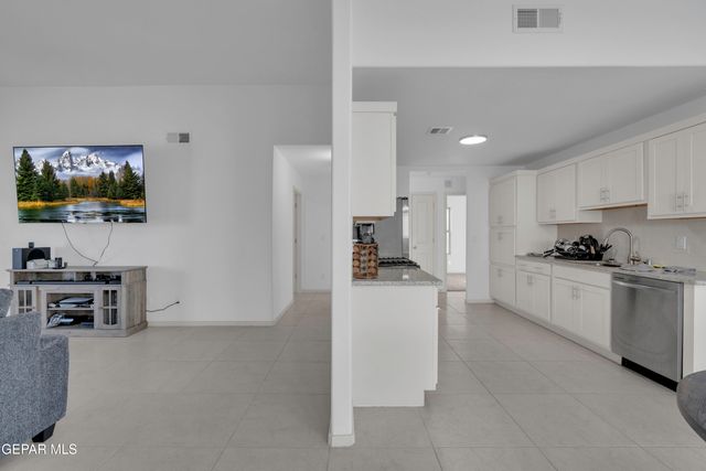 389 PLATEAU Drive, Socorro, TX 79927