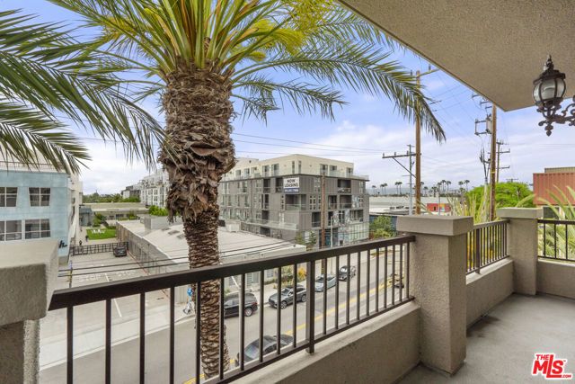 4060 Glencoe Avenue 301, Marina Del Rey, CA 90292