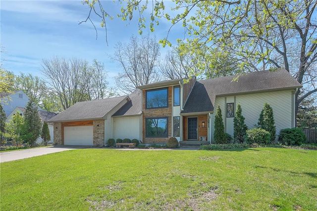 10911 W 120th Terrace, Overland Park, KS 66213