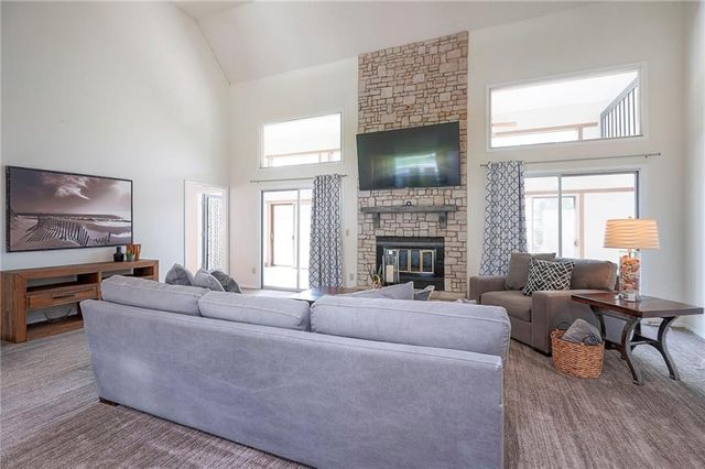 10911 W 120th Terrace, Overland Park, KS 66213