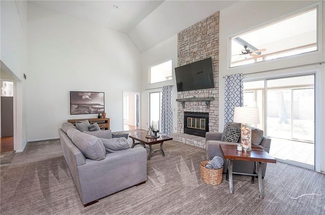10911 W 120th Terrace, Overland Park, KS 66213