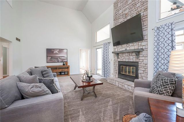 10911 W 120th Terrace, Overland Park, KS 66213