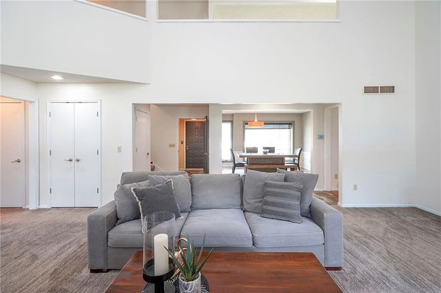 10911 W 120th Terrace, Overland Park, KS 66213