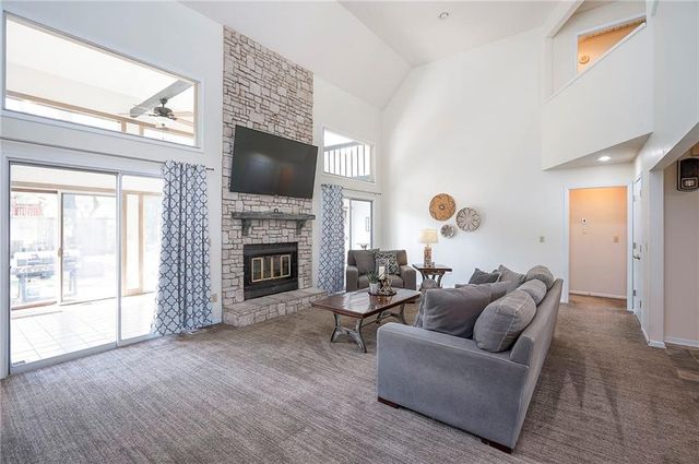 10911 W 120th Terrace, Overland Park, KS 66213