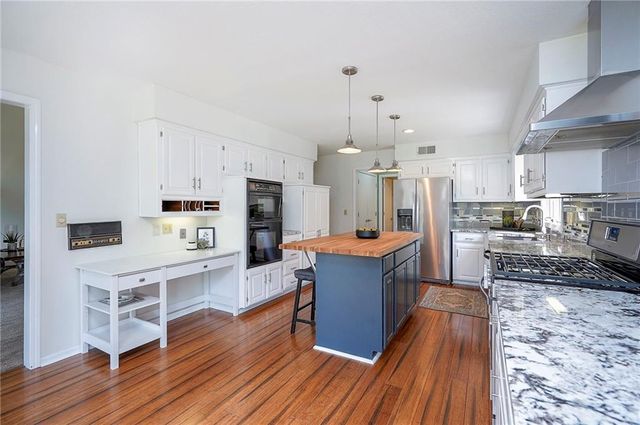 10911 W 120th Terrace, Overland Park, KS 66213