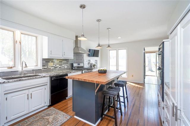 10911 W 120th Terrace, Overland Park, KS 66213