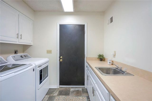 10911 W 120th Terrace, Overland Park, KS 66213
