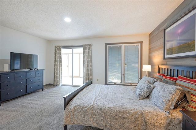 10911 W 120th Terrace, Overland Park, KS 66213