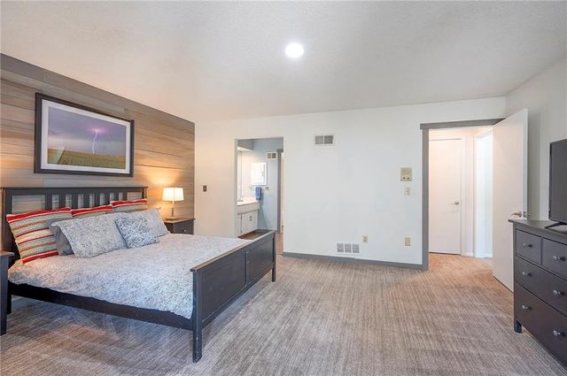 10911 W 120th Terrace, Overland Park, KS 66213
