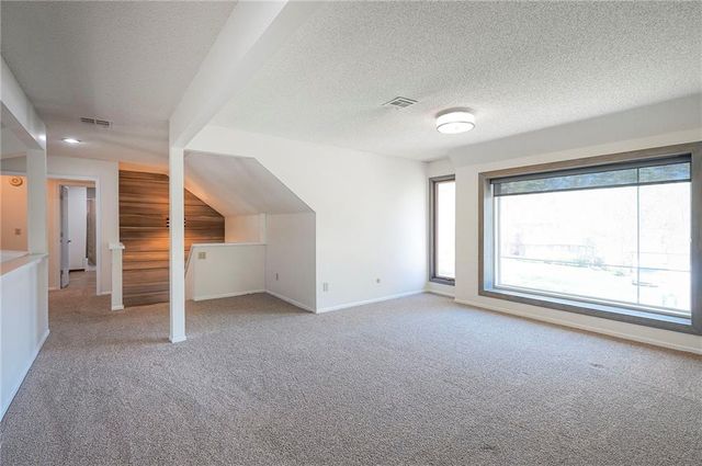 10911 W 120th Terrace, Overland Park, KS 66213