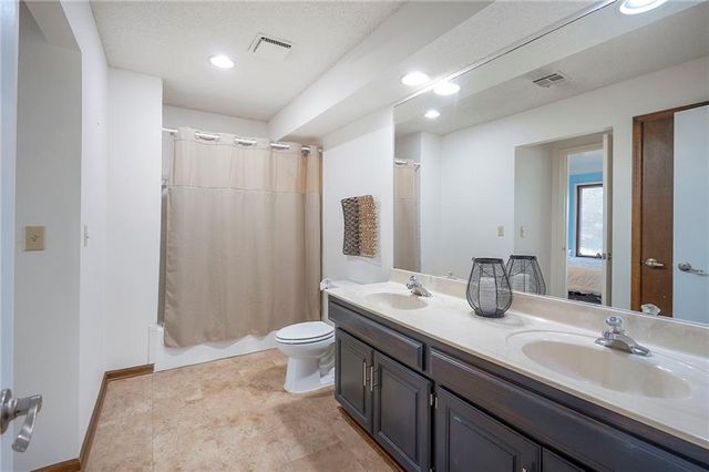 10911 W 120th Terrace, Overland Park, KS 66213