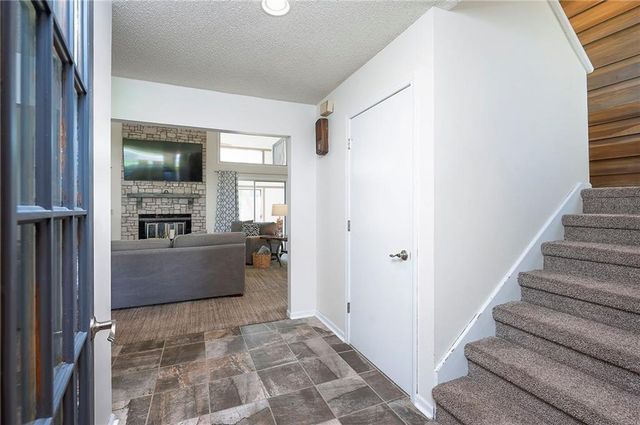 10911 W 120th Terrace, Overland Park, KS 66213