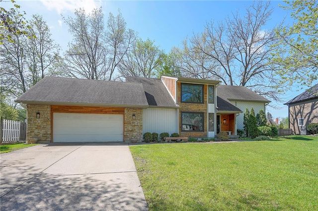 10911 W 120th Terrace, Overland Park, KS 66213