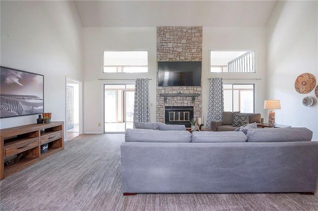 10911 W 120th Terrace, Overland Park, KS 66213