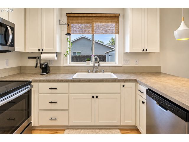 185 W CHRISTY Ct, Yacolt, WA 98675