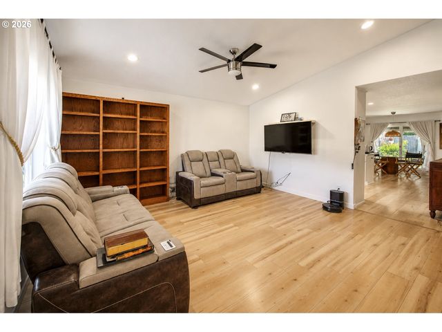 185 W CHRISTY Ct, Yacolt, WA 98675