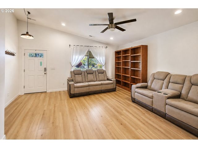 185 W CHRISTY Ct, Yacolt, WA 98675