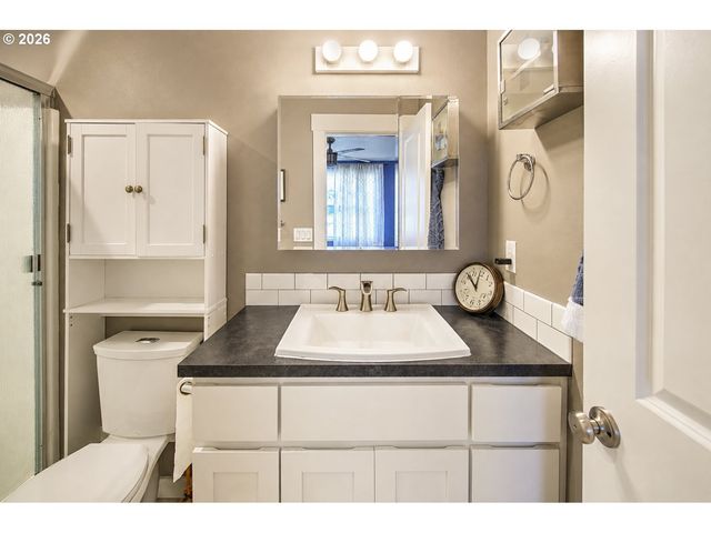 185 W CHRISTY Ct, Yacolt, WA 98675