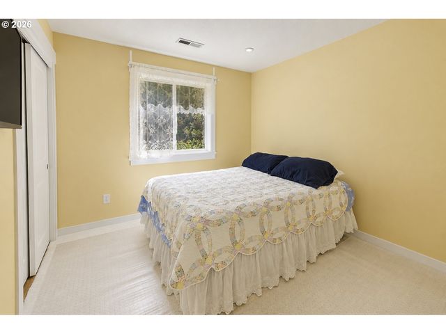 185 W CHRISTY Ct, Yacolt, WA 98675