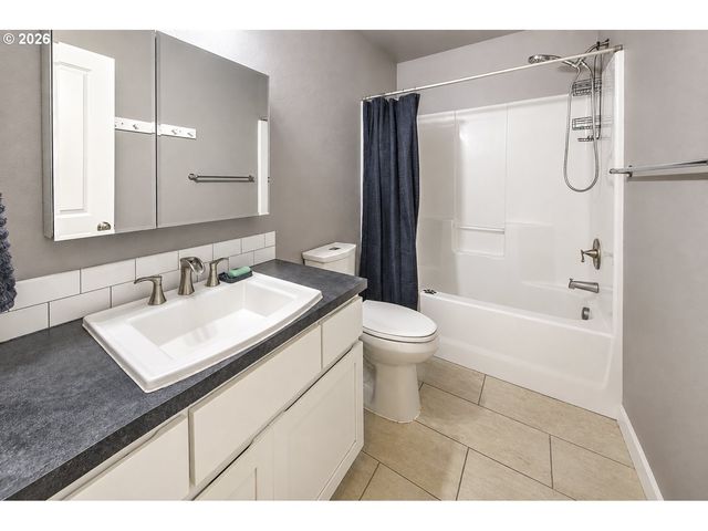 185 W CHRISTY Ct, Yacolt, WA 98675
