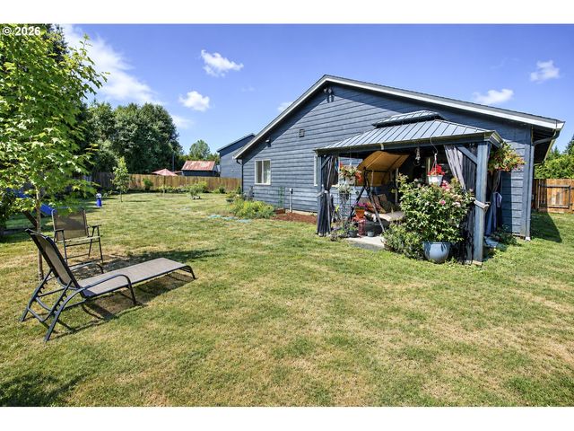 185 W CHRISTY Ct, Yacolt, WA 98675