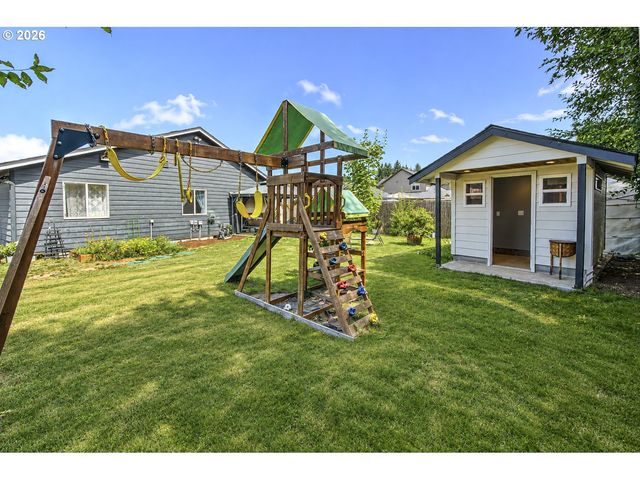 185 W CHRISTY Ct, Yacolt, WA 98675