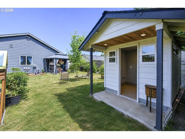 185 W CHRISTY Ct, Yacolt, WA 98675