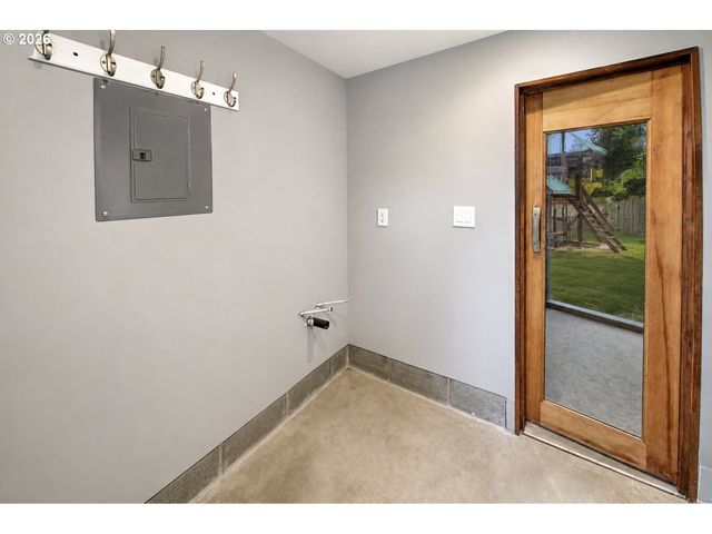 185 W CHRISTY Ct, Yacolt, WA 98675