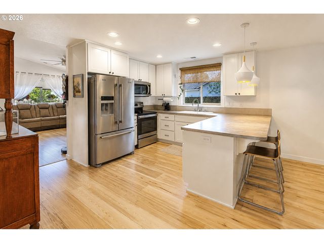185 W CHRISTY Ct, Yacolt, WA 98675