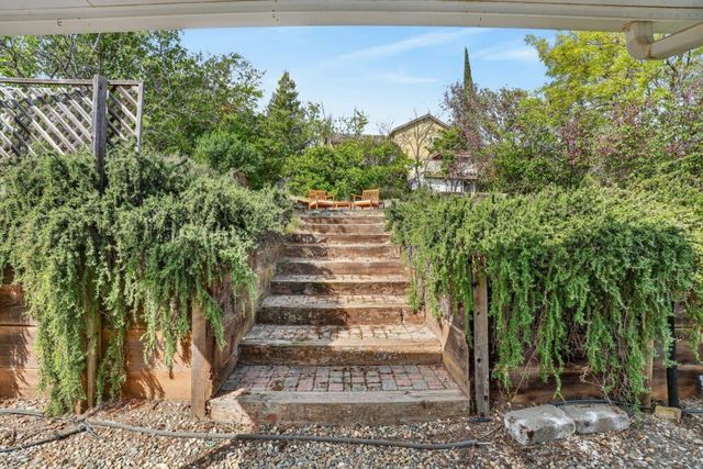 3822 Trestle Glen Ct, Cameron Park, CA 95682