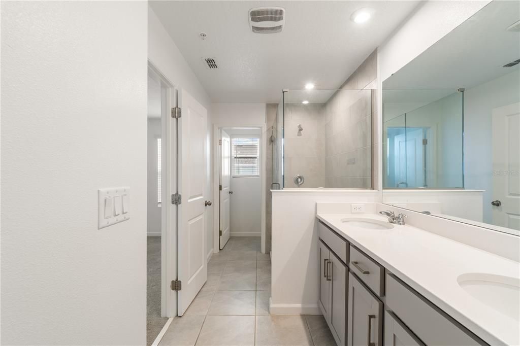 Image 16 of property listing at 11607 SUNSAIL AVENUE, Orlando, FL 32832