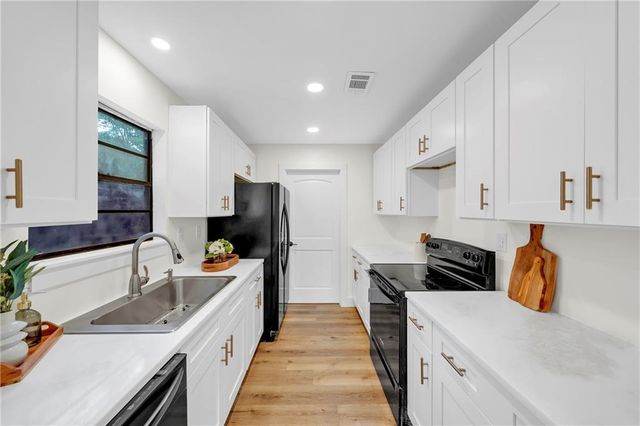 6025 Howells Ferry Road, Mobile, AL 36618