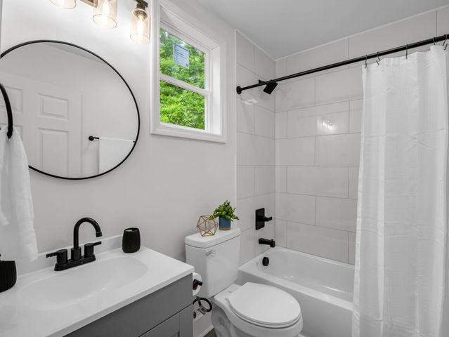 445 E Buford St, Gaffney, SC 29340