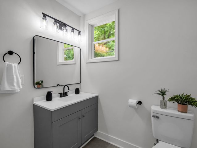 445 E Buford St, Gaffney, SC 29340