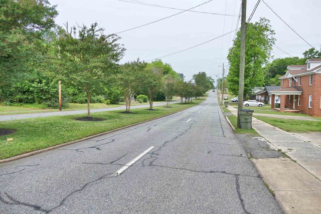 445 E Buford St, Gaffney, SC 29340