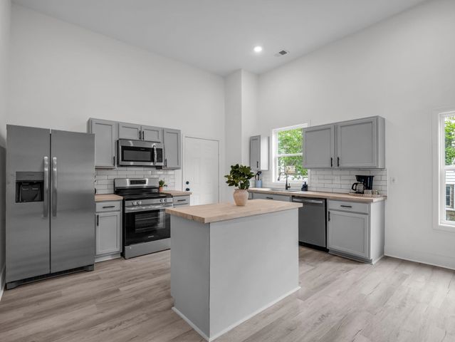 445 E Buford St, Gaffney, SC 29340
