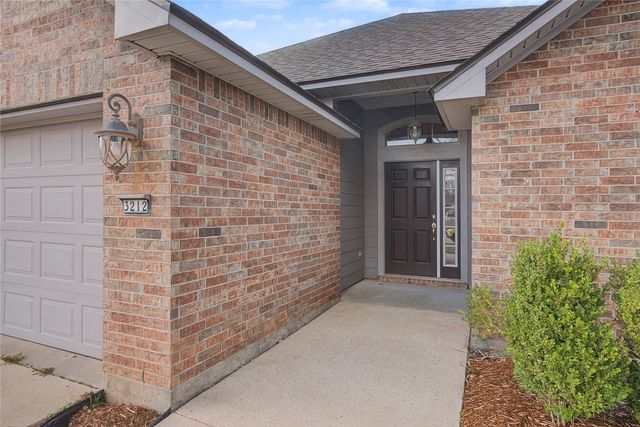 3212 Grand Lake Drive, Bossier City, LA 71111