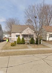 376 W Rowland Avenue, Madison Heights, MI 48071