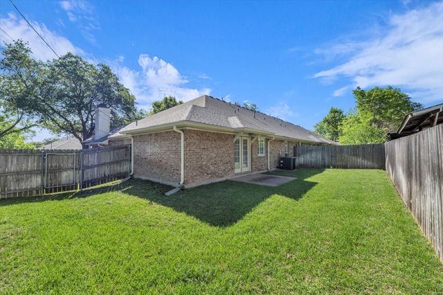 300 Pecan Village Circle, Waco, TX 76710