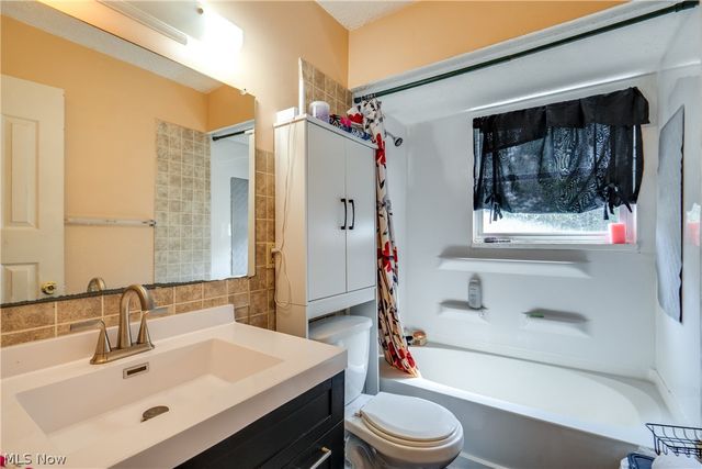 1637 Vicgross Avenue, Akron, OH 44310