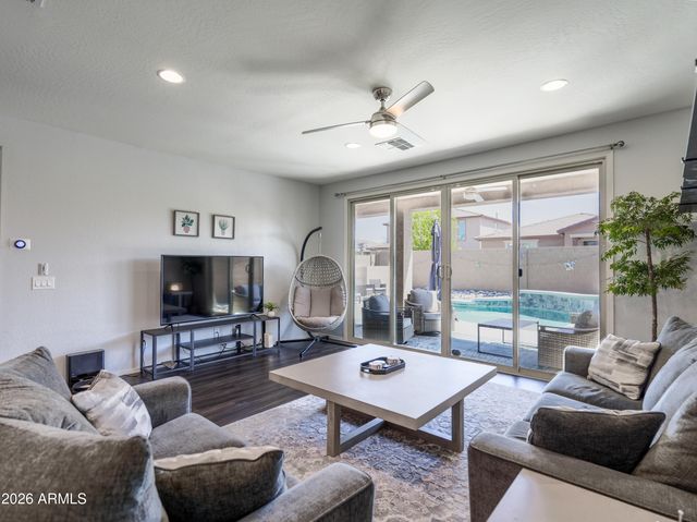 4459 W FEDERAL Way, San Tan Valley, AZ 85144