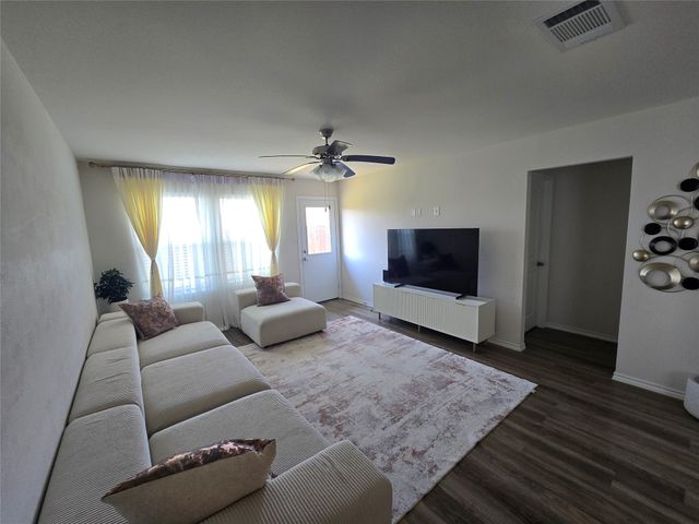 856 Good Cheer Lane, Lavon, TX 75166