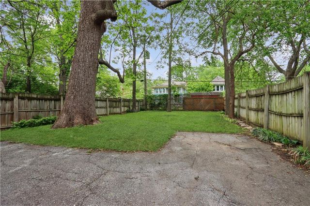 4125 Charlotte Street, Kansas City, MO 64110