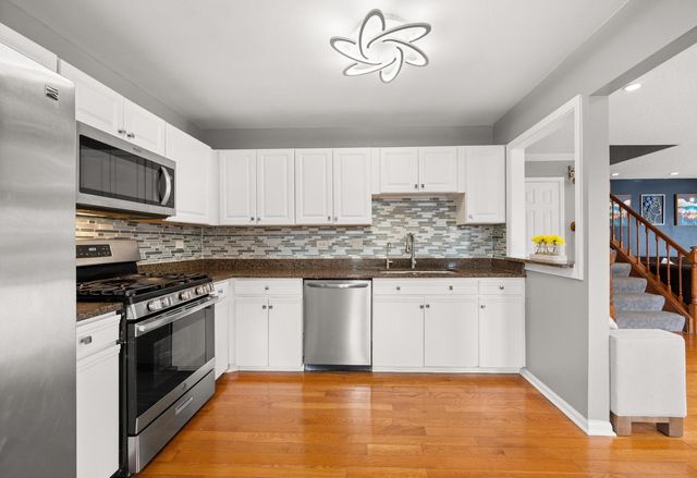 399 Catbird Lane, Deerfield, IL 60015