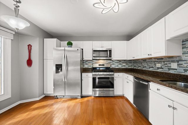 399 Catbird Lane, Deerfield, IL 60015